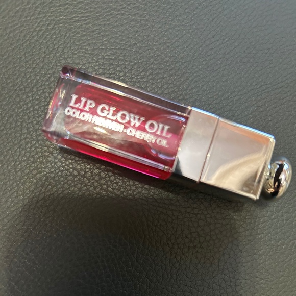 New Dior Lip Glow Oil  

The ultimate in lip hydration - Picture 1 of 8